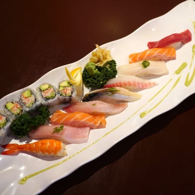 SUSHI DELUXE (LUNCH).
