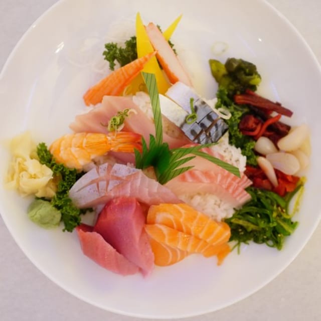 CHIRASHI LUNCH.